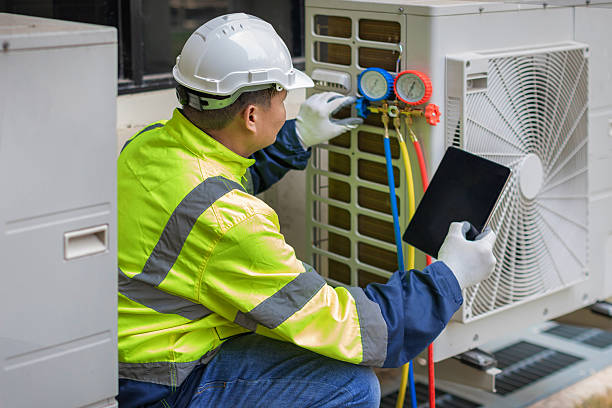 Professional Ac Installation technician working in Woodside, CA